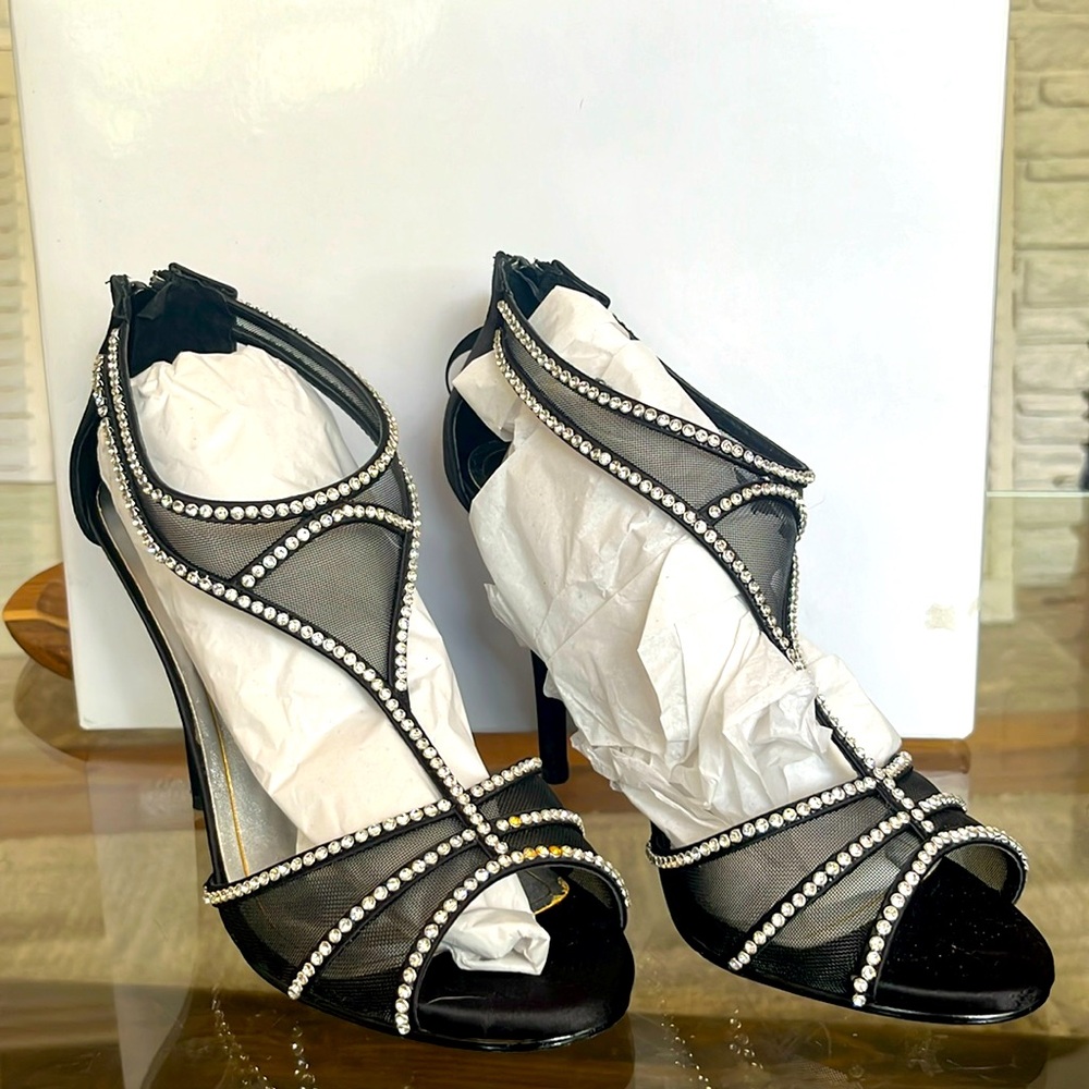 Like new Caparros satin heels